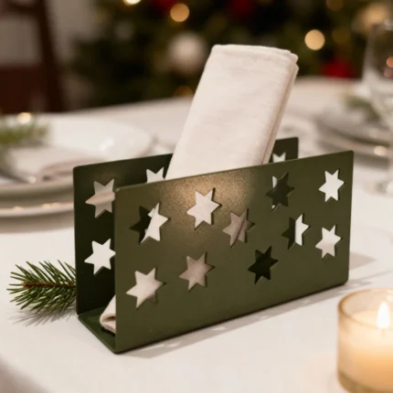 Stars Napkin Holder – DIZE Art Objects. A festive metal napkin holder decorated with delicate lasercut stars, bringing subtle holiday charm to any table setting. The Christmas Napkin Holder – Stars combines clean design with warm seasonal character, offering a refined decorative touch for your celebrations. A minimalist yet elegant creation by DIZE Art Objects.